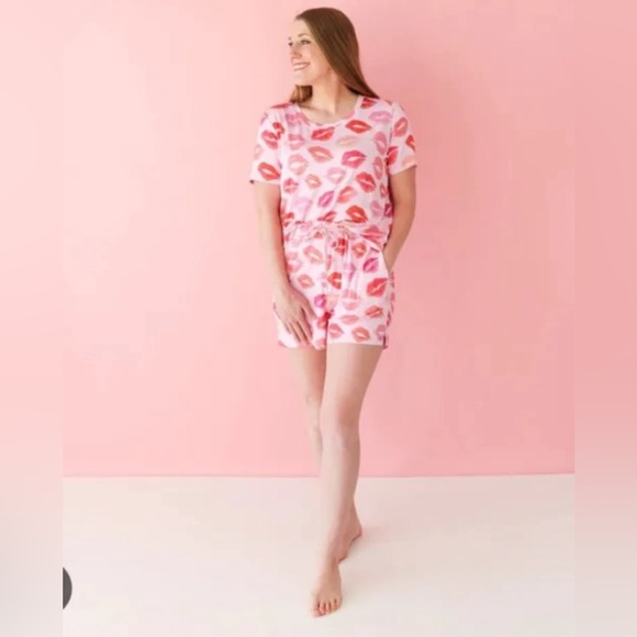 Posh Peanut Other - Posh peanut Isabela women’s short sleeve and shorts pajama set size Large NWT